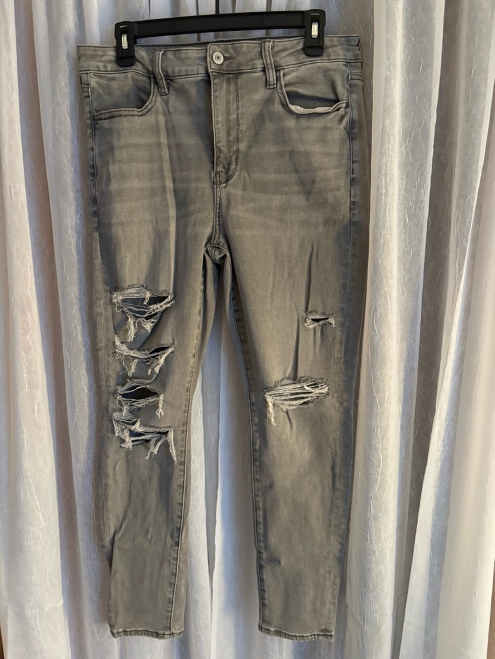 American Eagle Outfitters Gray Distressed Skinny Jeans